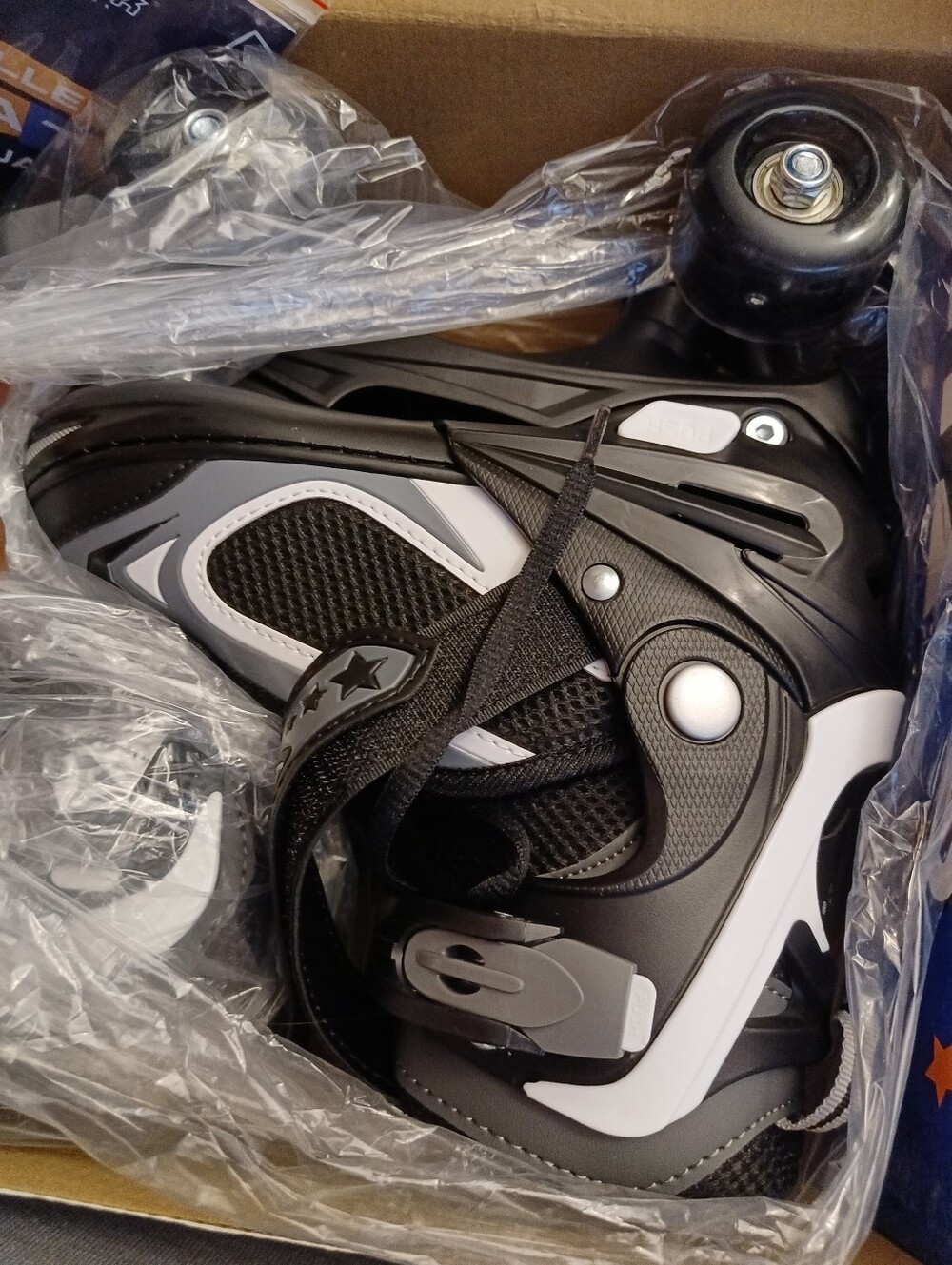 Nattork skates black 4 adjustable sizes LED light up wheels